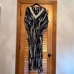 Allen B Caftan Size 8